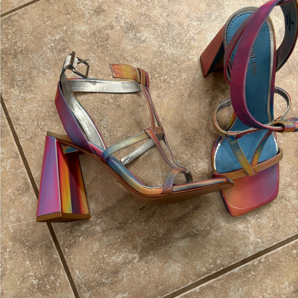Gianni Bini Holographic chunky heels size 8 - Picture 2 of 7